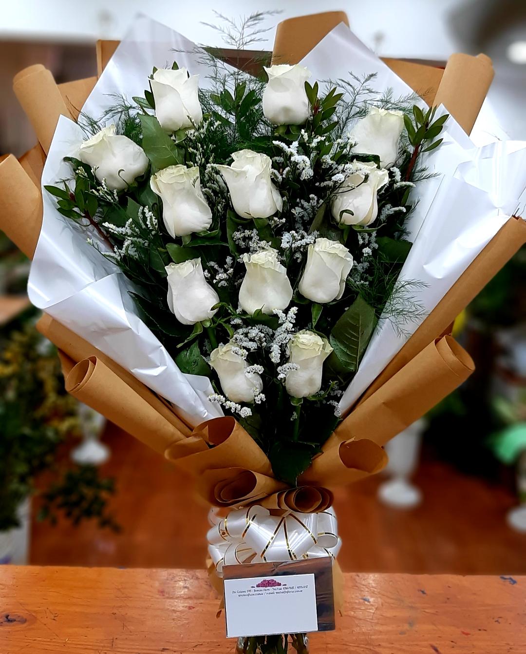 Foto de Ramo Europeo 12 Rosas Blancas Importadas